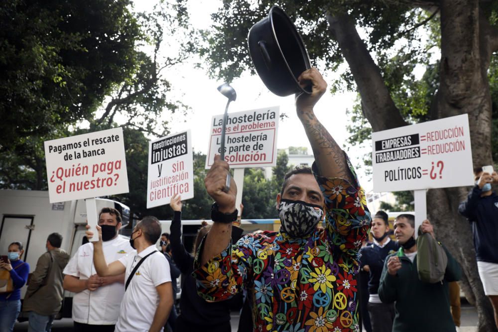 Protesta de la hostelería malagueña por las nuevas restricciones 'Sin ayudas nos arruinan"