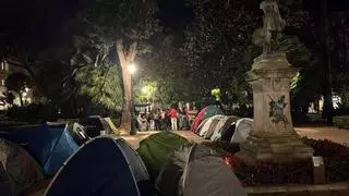 Vigo se suma a las acampadas por la vivienda con una quincena de tiendas en la Alameda