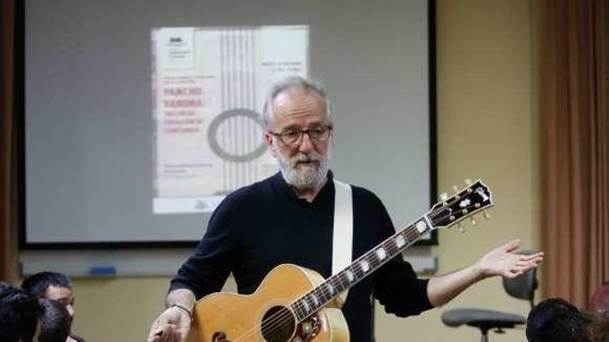 Pancho Varona, ayer, en el salón de grados de la Facultad de Psicología.