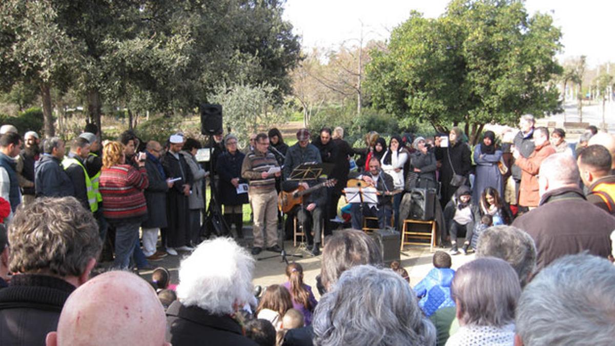 La plegaria interreligiosa que tuvo lugar este domingo en el Racó de la Pau del Nou Parc Central de Mataró.