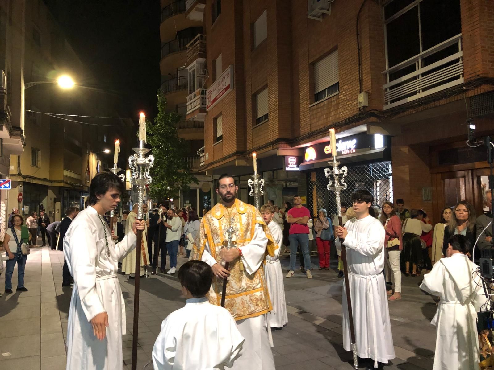 Fotogalería | Así fue la procesión de la Virgen de Fátima por Cáceres