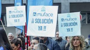Muface confirma el concert per a Asisa i Adeslas i tanca la seva pitjor crisi