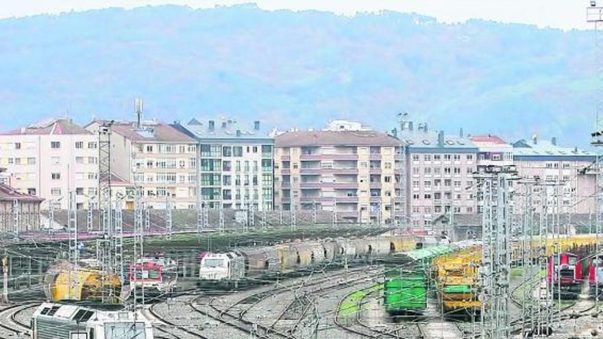 Vías de acceso a la estación de trenes de Ourense.  // Jesús Regal