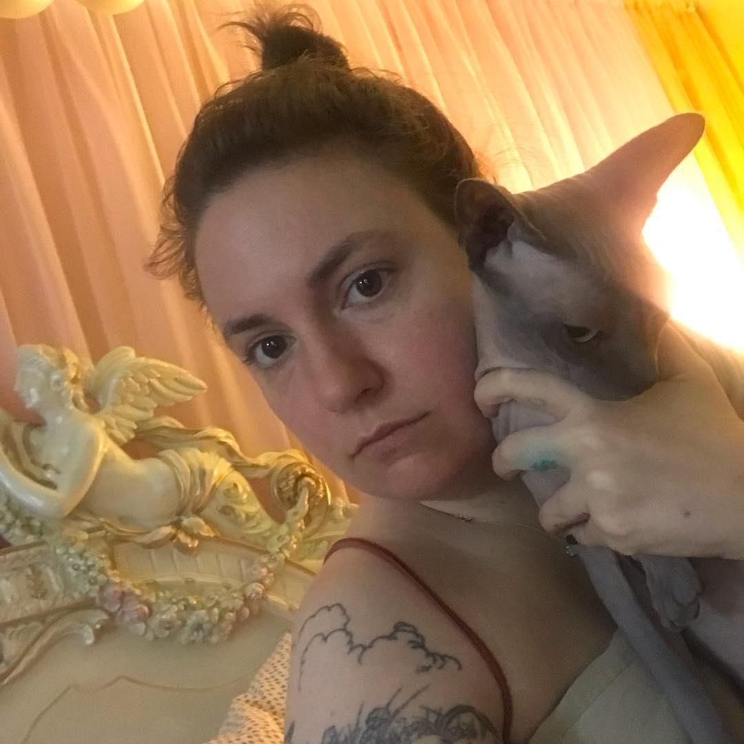 Lena Dunham con su gata
