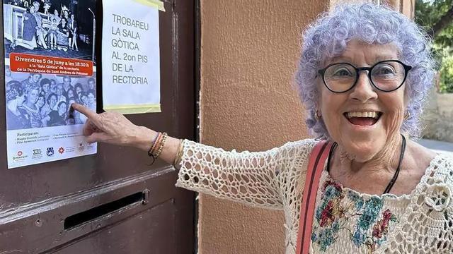 Maruja Ruiz, a la porta de la parròquia de Sant Andreu per a l’homenatge a les dones del tancament. | CEDIDA / XAVIER DE LA CRUZ