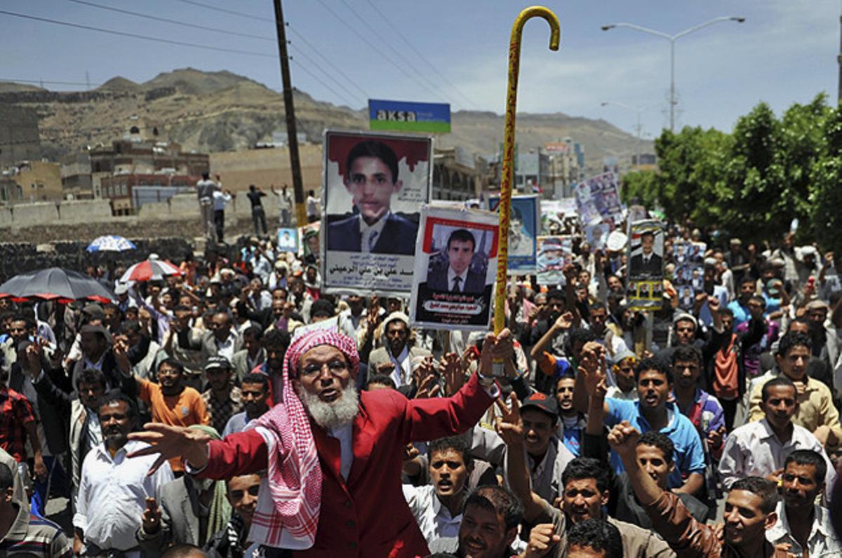 Opositors iemenites es manifesten a Sanà per exigir la destitució dels familiars de l’expresident Ali Abdul·là Salé que ocupen alts càrrecs a l’Exèrcit del Iemen.