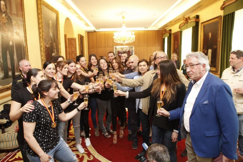 Recepción en el Ayuntamiento de Gijón a las jugadoras del Mavi NT de Balonmano