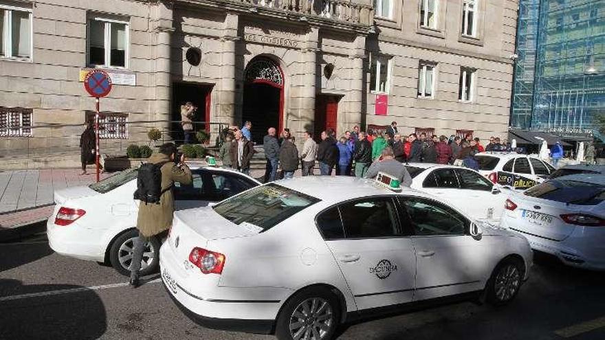 Manifestación ante la Subdelegación del Gobierno. // Iñaki Osorio