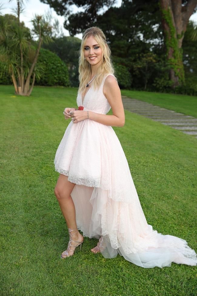 Chiara Ferragni, durante el cóctel de la gala amfAR, en Cannes