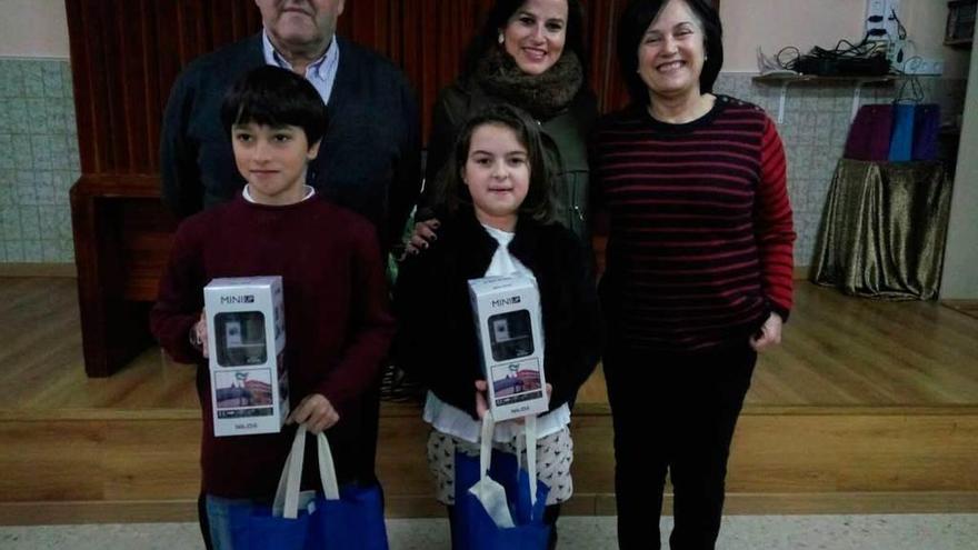 Zaira Fernández y Mario Vélez, dibujos de premio en Luarca