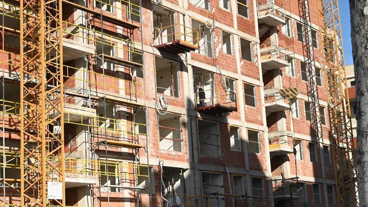 Viviendas en construcción en Castelló.