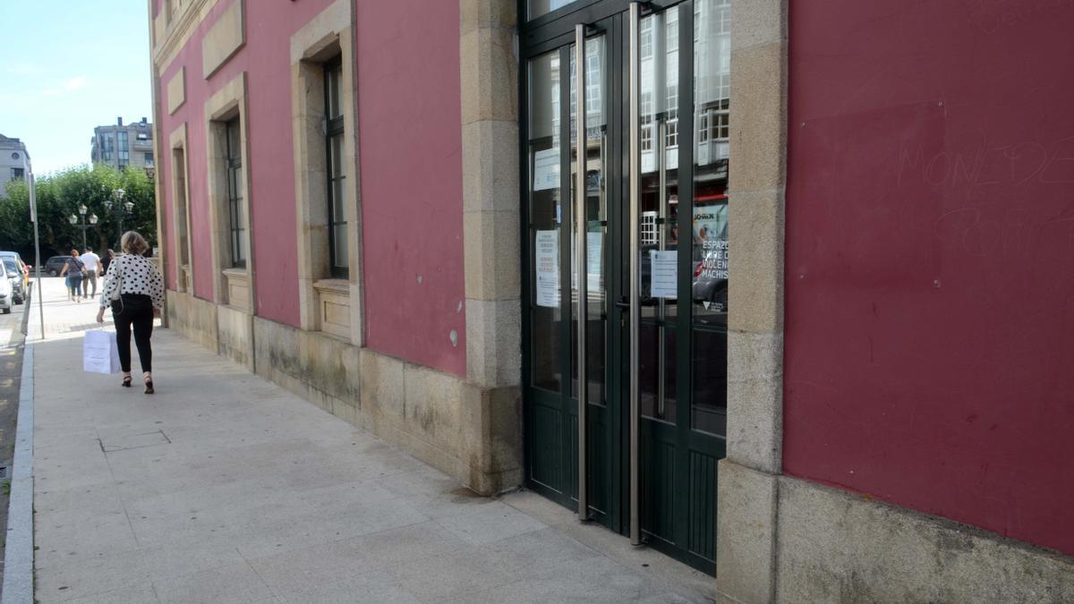 Entrada a los actuales Servicios Sociales del Concello de Vilagarcía.