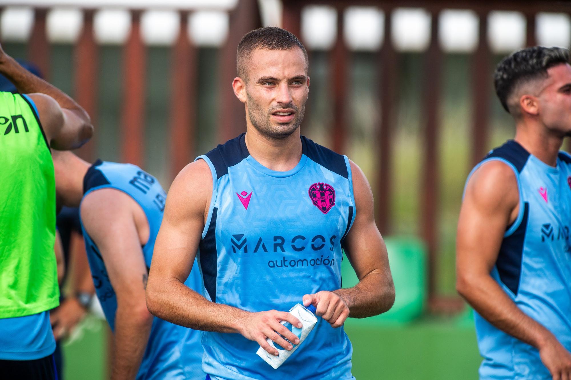 Así ha sido el primer entrenamiento del Levante 2023/24