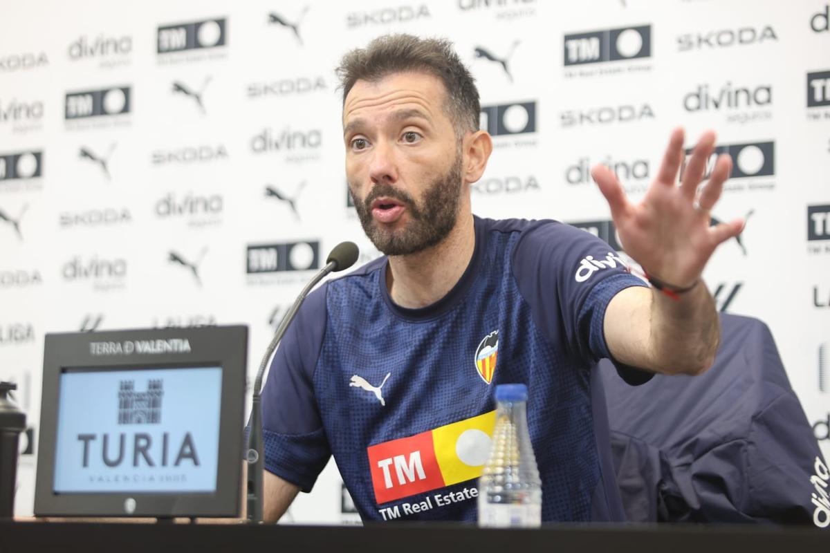 Carlos Corberán, en la ruedade prensa previa al derbi.