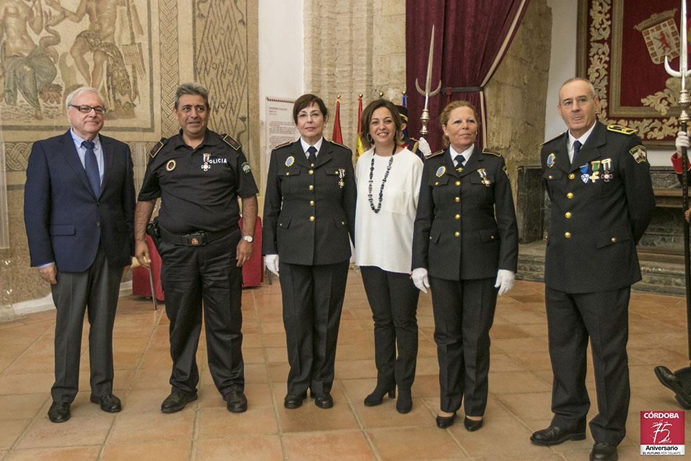 FOTOGALERÍA / Distinciones para la Policía Local en su día.