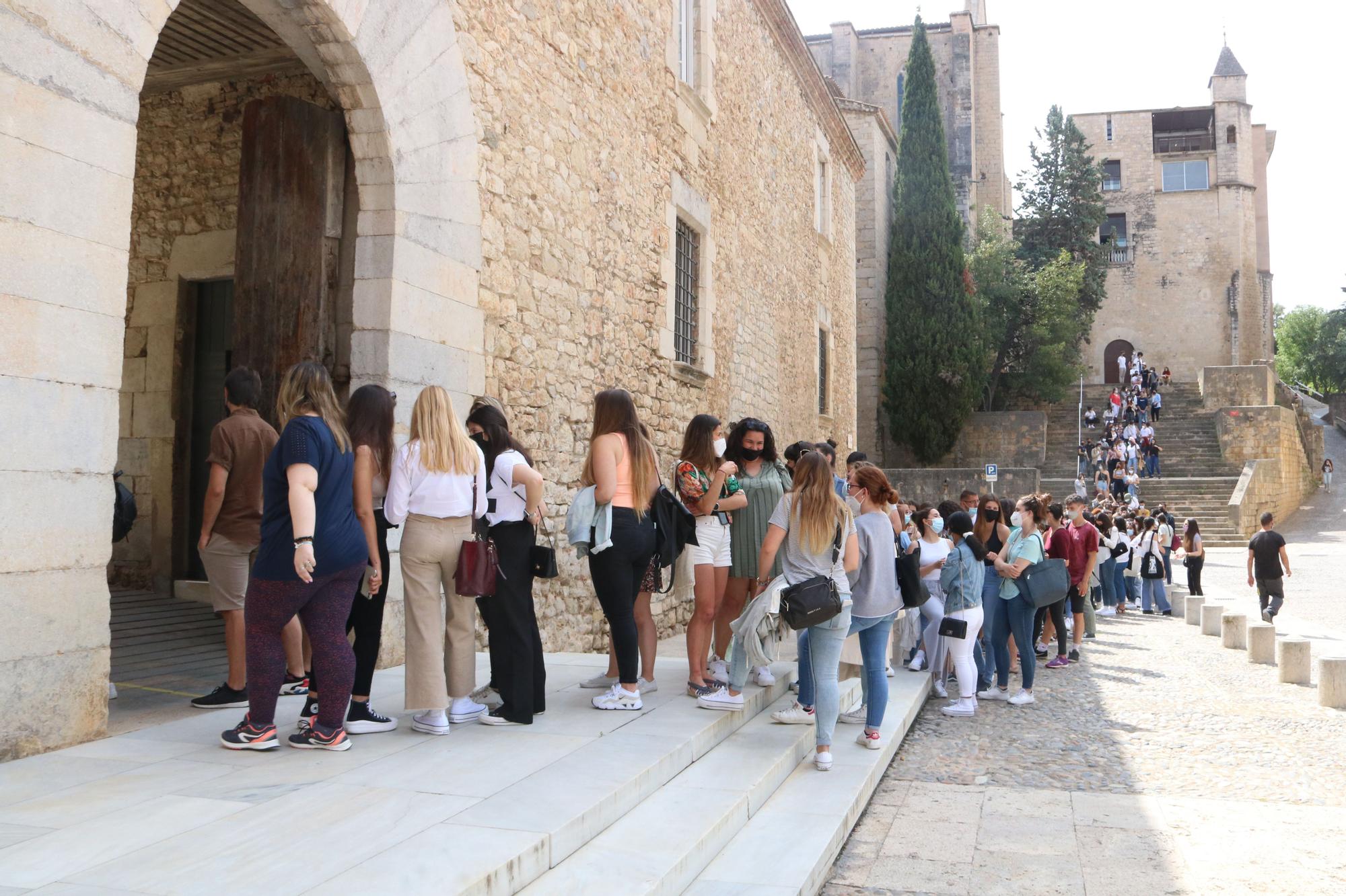 Protesta d'estudiants de la UdG en contra del requisit de la tercera llengua per obtenir el títol