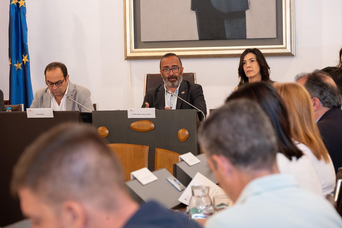 Galería | La Diputación de Cáceres aprueba en un pleno extraordinario su nuevo Plan de inversiones