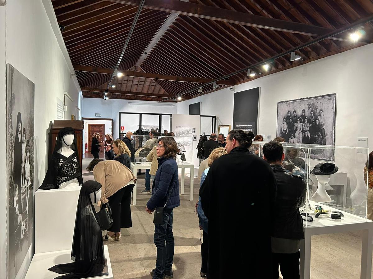 Exposición 'El color negro. Eleganda, luto y muerte'