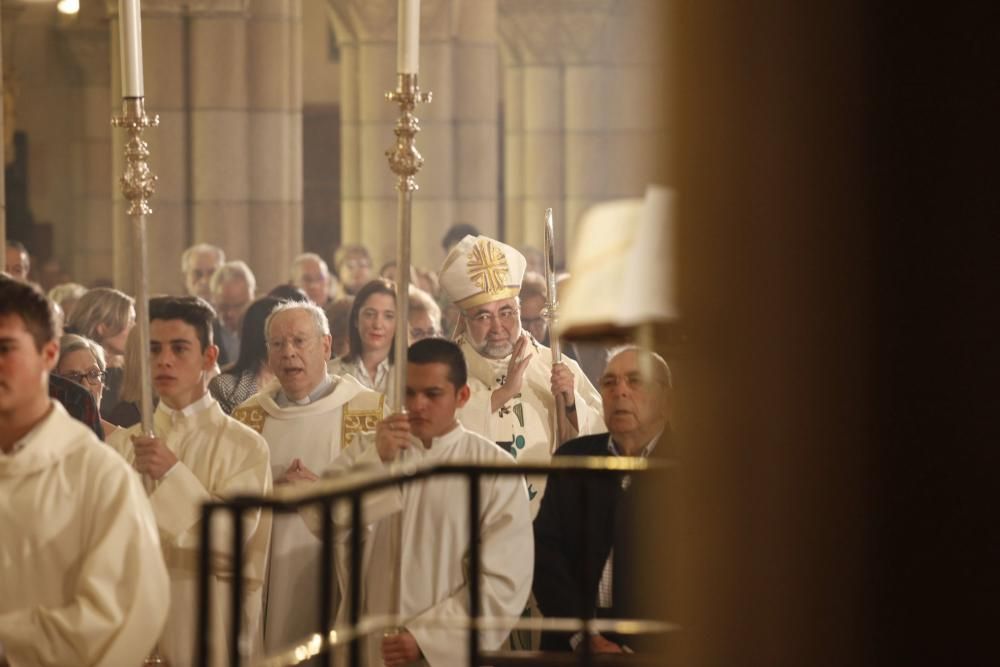 Misa del Día de Todos los Santos oficiada por el arzobispo de Oviedo