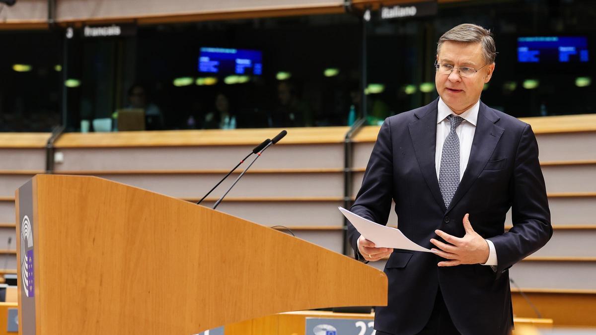 BRUSELAS GUERRA IRÁN | Bruselas advierte de que una guerra prolongada en Irán podría lastrar el crecimiento en 0,6 puntos