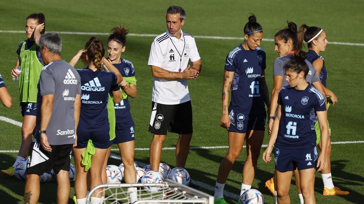 Jorge Vilda, en un entrenamiento de la selección española.