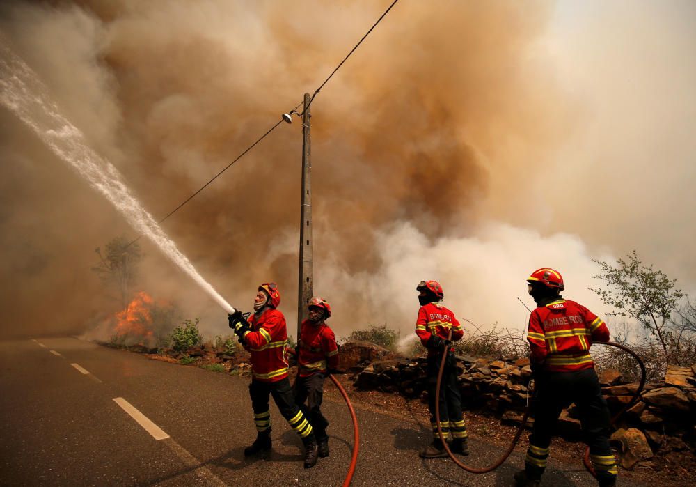 Incendio de grandes dimensiones en el centro de Portugal.