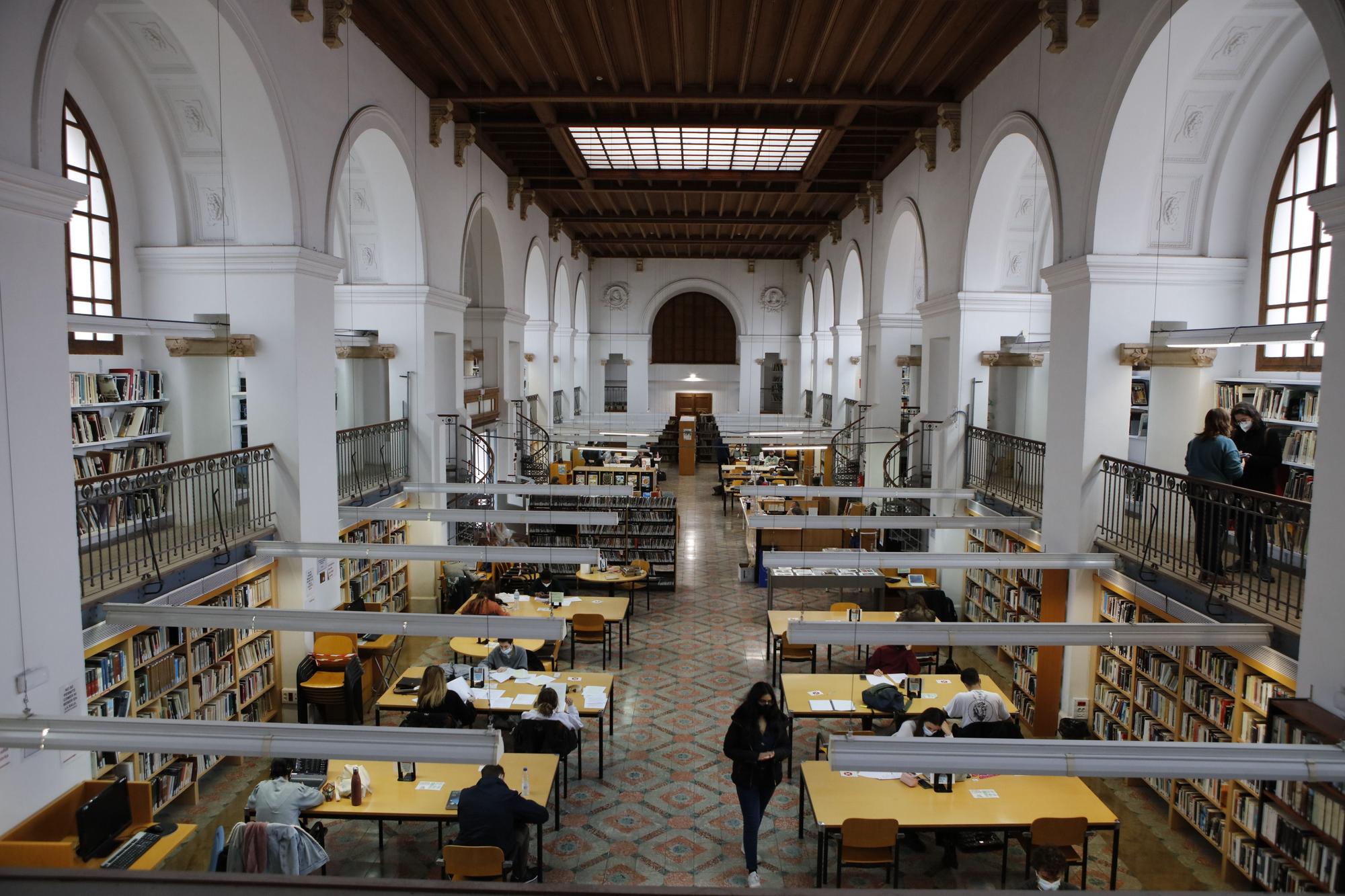 Das Gebäude der Biblioteca Ramon Llull wurde 1916 gebaut, die Bibliothek eröffnete aber erst 2005.
