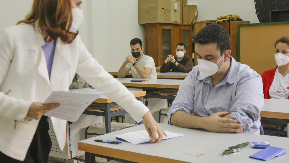 Opositores a las plazas de Educación, durante el primer examen el pasado 19 de junio en Cáceres.