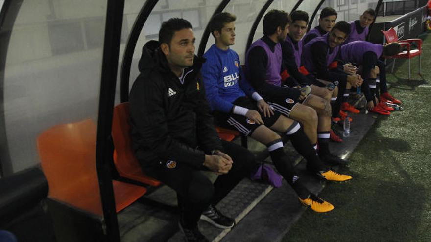 Miguel Grau debutó como interino con goleada (3-0) al Lleida.