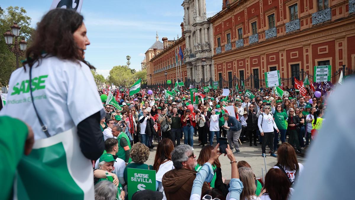 Manifestación en defensa de la sanidad pública en Sevilla este sábado.