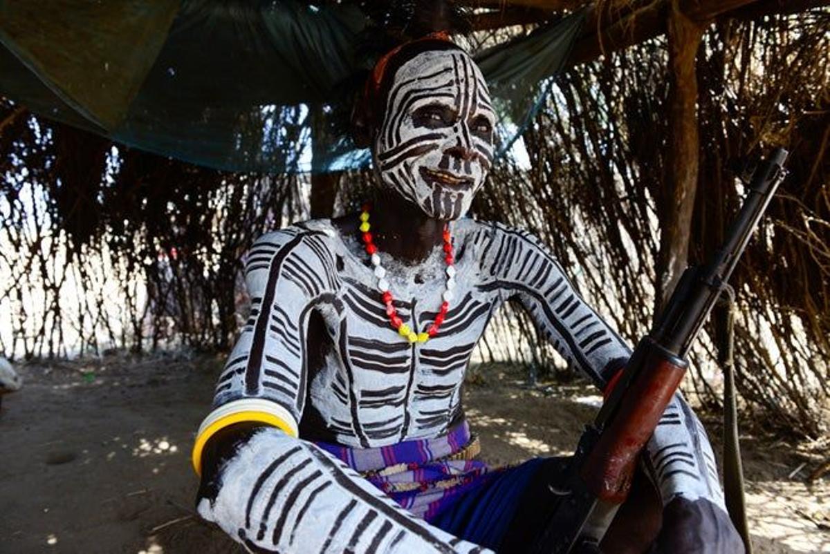 Hombre de la tribu mursi en la región del río Omo.