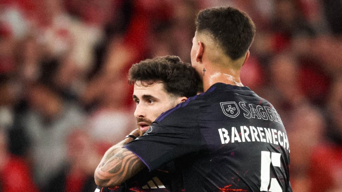 El benfica celebra un gol ante el AVS