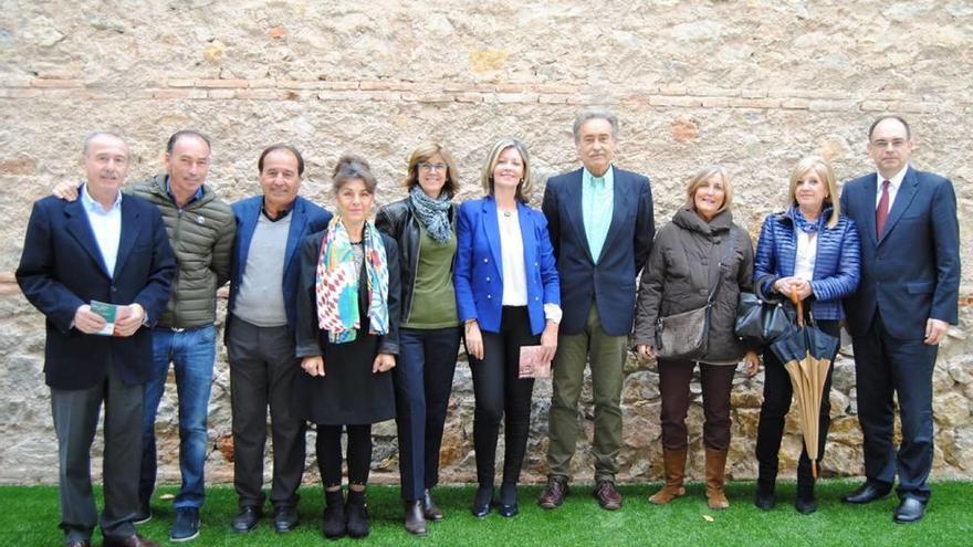 Foto de familia tras la presentación del programa.