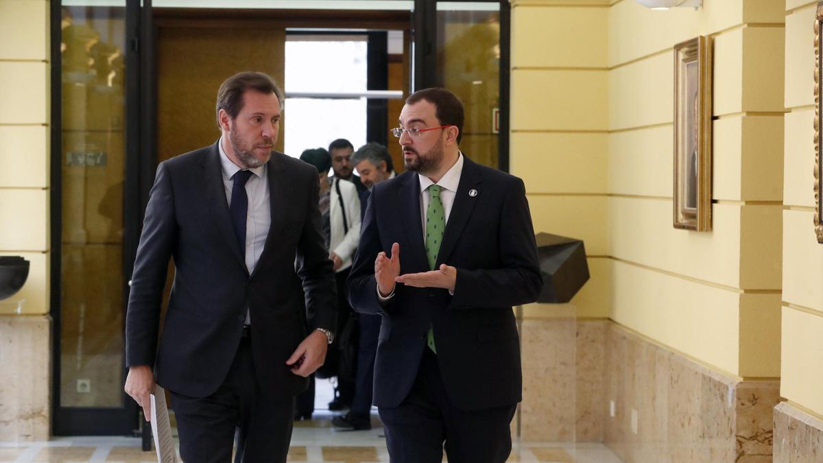 Óscar Puente y Adrián Barbón, en Oviedo