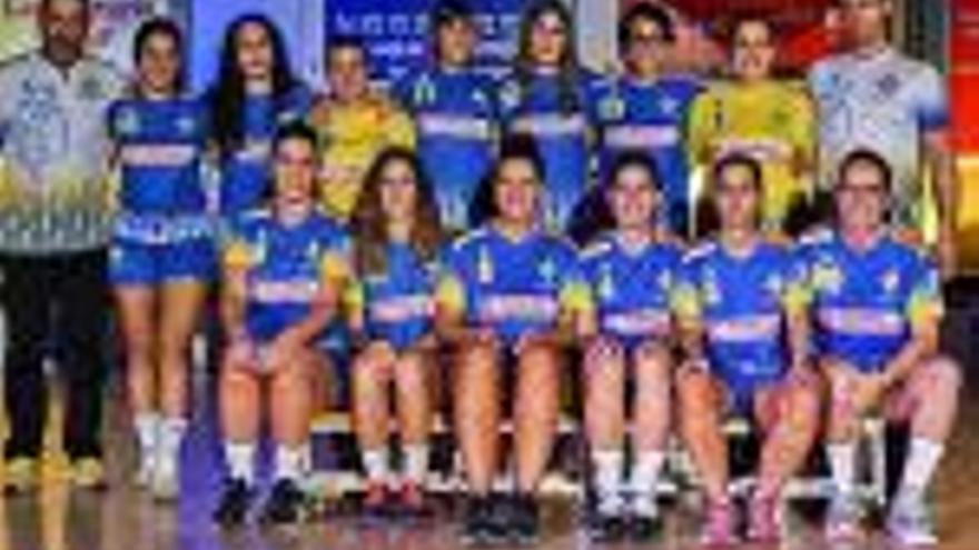 L&#039;equip sènior femení del Sarrià, amfitrió del torneig.