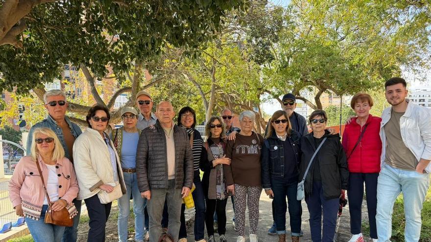 Vecinos recogen firmas para poder decidir sobre la reforma del Parque del Oeste