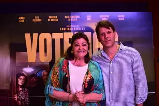 Fotogalería | El director de cine de Plasencia Santiago Requejo estrena en casa 'Votemos'