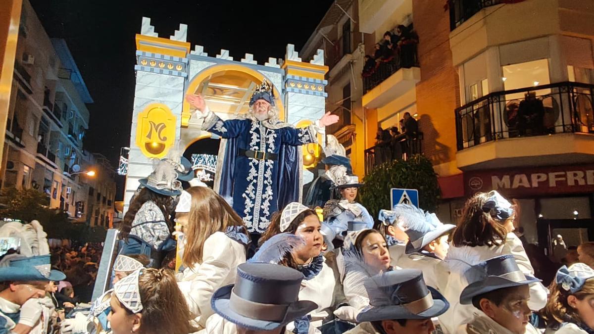 Una de las carrozas de Lucena, durante el desfile de la Cabalgata.