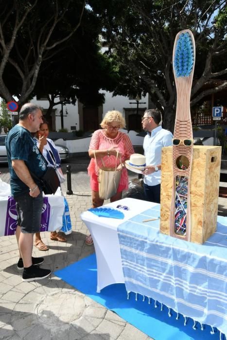 08/10/2019 TELDE. Héctor Suárez, alcalde de Telde y el concejal de Medioambiente, Álvaro Monzón, se suman a una inicitiava de Vitandent y Terracycle para sustiruir los tardicionales cepillos de dientes de plástico por otros elaborados con bambú. Fotógrafa: YAIZA SOCORRO.  | 08/10/2019 | Fotógrafo: Yaiza Socorro