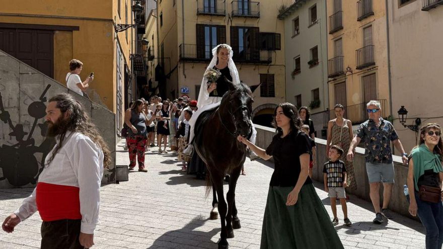 Cavalls i rucs desfilen per Berga en l’acte central de la Festa del Elois