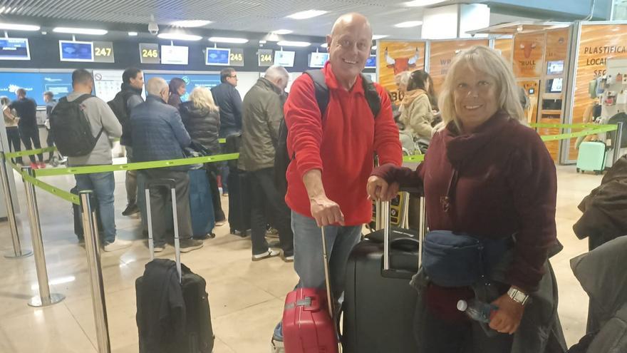 Turistas que escapan de la Navidad: "Nos vamos a Egipto, es un peñazo el palizón que te pegas en estas fiestas"