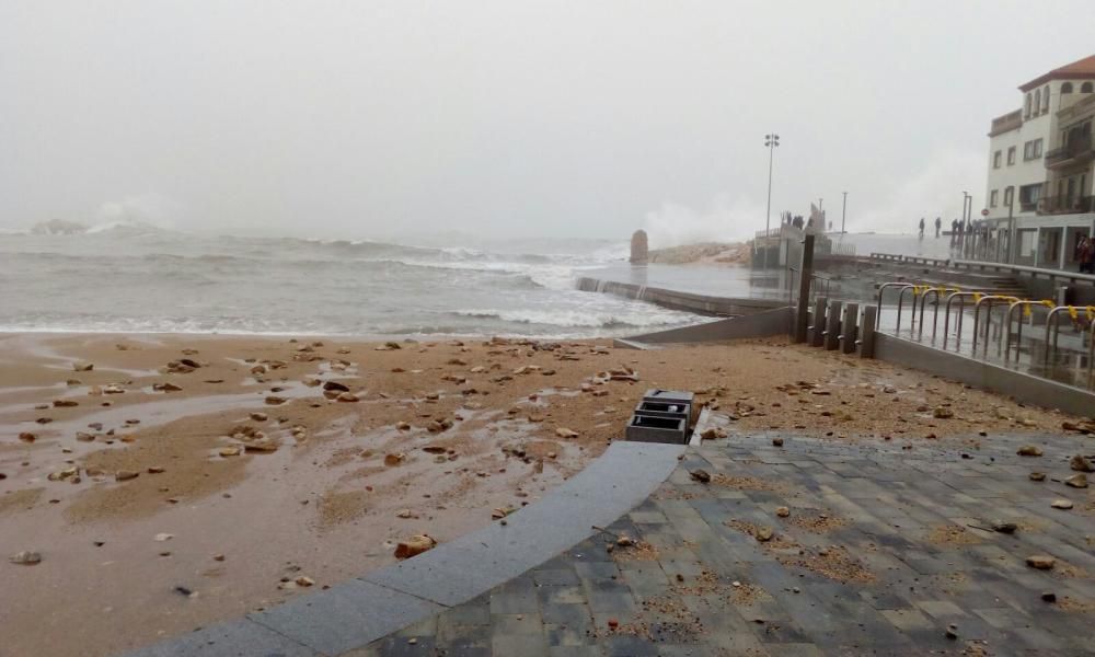 Temporal de llevant a la Costa Brava