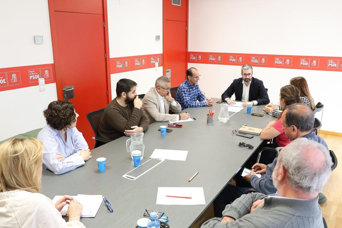 Francisco Lucas se reunión el lunes 14 de abril con representantes de la Asociación de Vecinos 'La Liga' de Portmán y de la Fundación Sierra Minera.