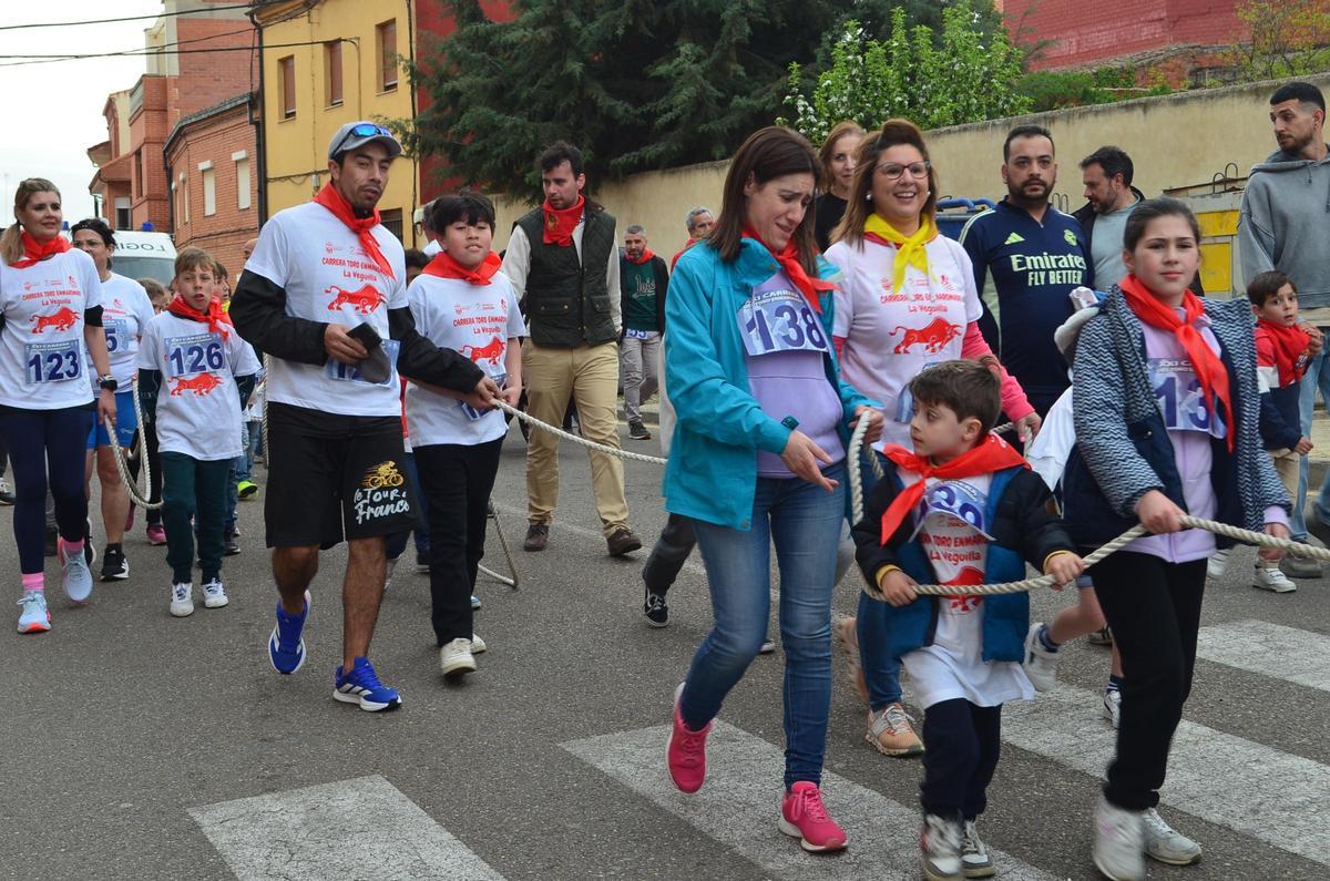 La XXI Carrera del Toro Enmaromado en La Veguilla, en imágenes