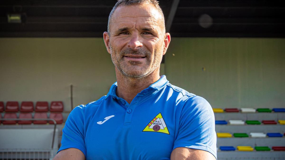 Xavi Navarro continuarà la temporada vinent a la banqueta santjoanenca