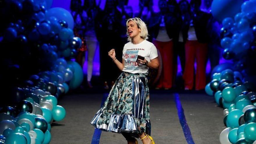 La pacense Marina Conde rinde homenaje a la piscina de sus padres en la Fashion Week Madrid