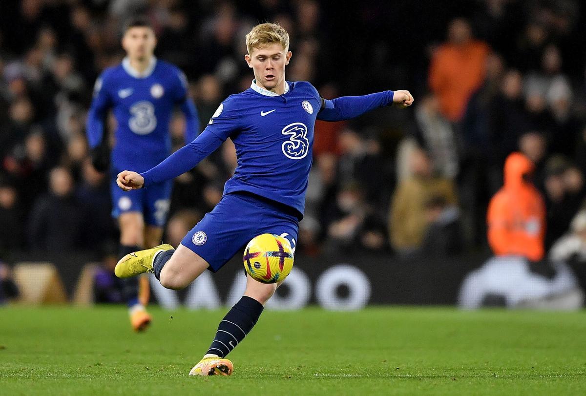 Lewis Hall, con la camiseta del Chelsea