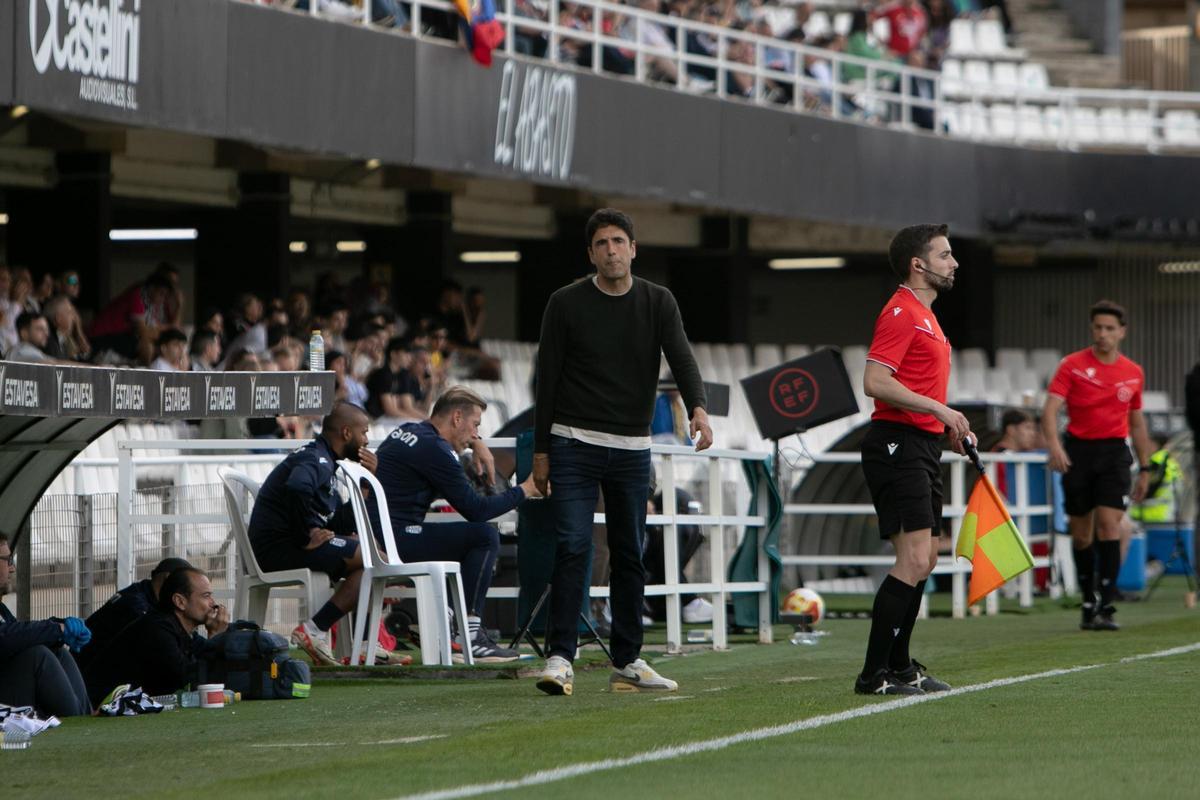 Íñigo Vélez en el duelo ante el Alcorcón