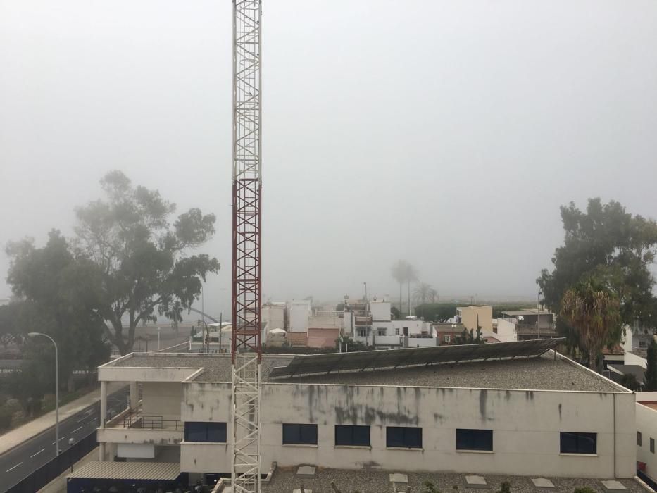 La alta humedad de la mañana, mezclada con el viento del sudeste y las altas temperaturas han provocado este fenómeno que no es inusual en los días de verano