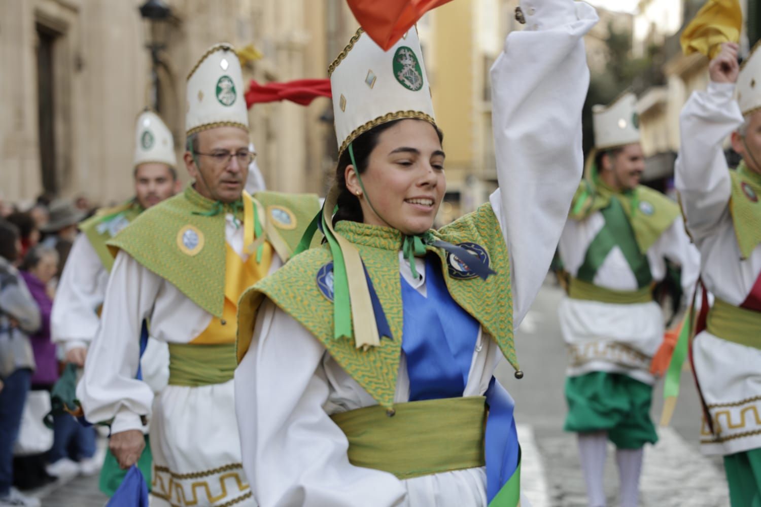 La plaza de Cort de Palma luce ya el estandarte del Rei en Jaume y la Cimera del Rei Martí